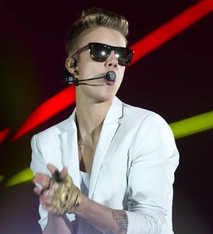 Justin Bieber offers studio time with fans who donate to Philippines charity drive