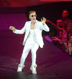 Justin Bieber battles breathing troubles at last London show