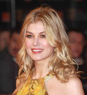 Rosamund Pike gives birth to baby Solo