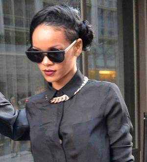 Rihanna finally arrives in London after delay
