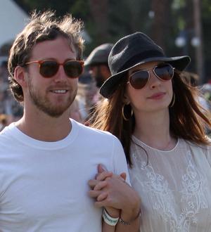 Anne Hathaway engaged