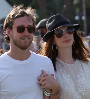 Anne Hathaway engaged