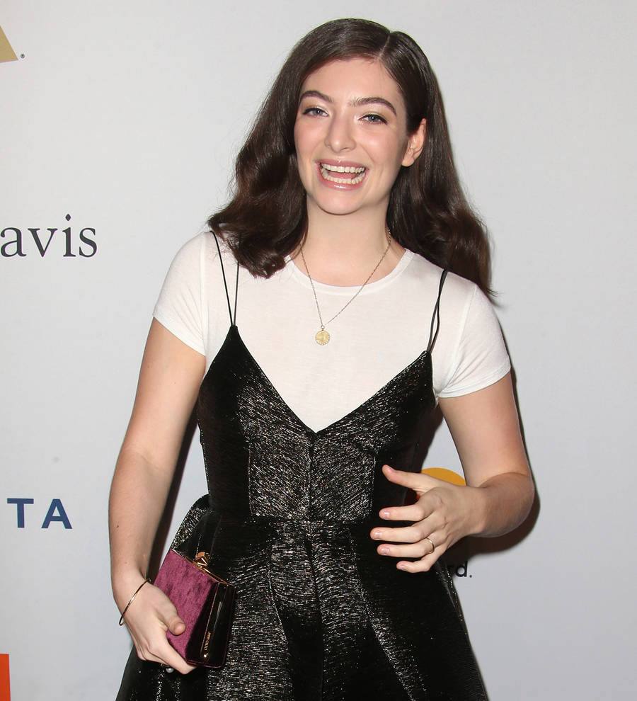 Lorde confesses to onion ring reviewing hobby