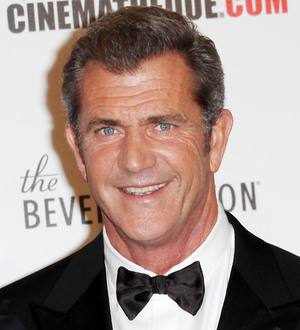 Mel Gibson hits back at screenwriter's anti-Semitic claims