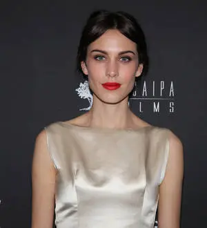 Alexa Chung bloodied and bruised after fall