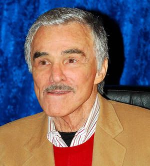 Burt Reynolds makes rare public appearance at first Comic Con event