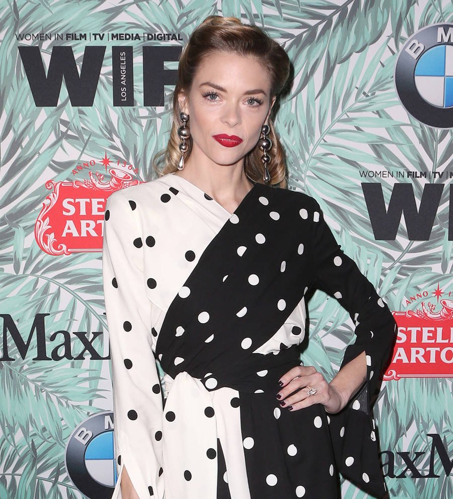Jaime King boycotts United Airlines following doctor drama