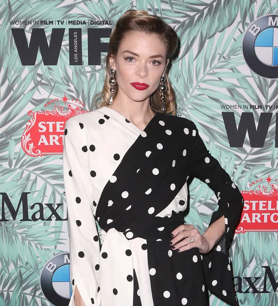 Jaime King boycotts United Airlines following doctor drama