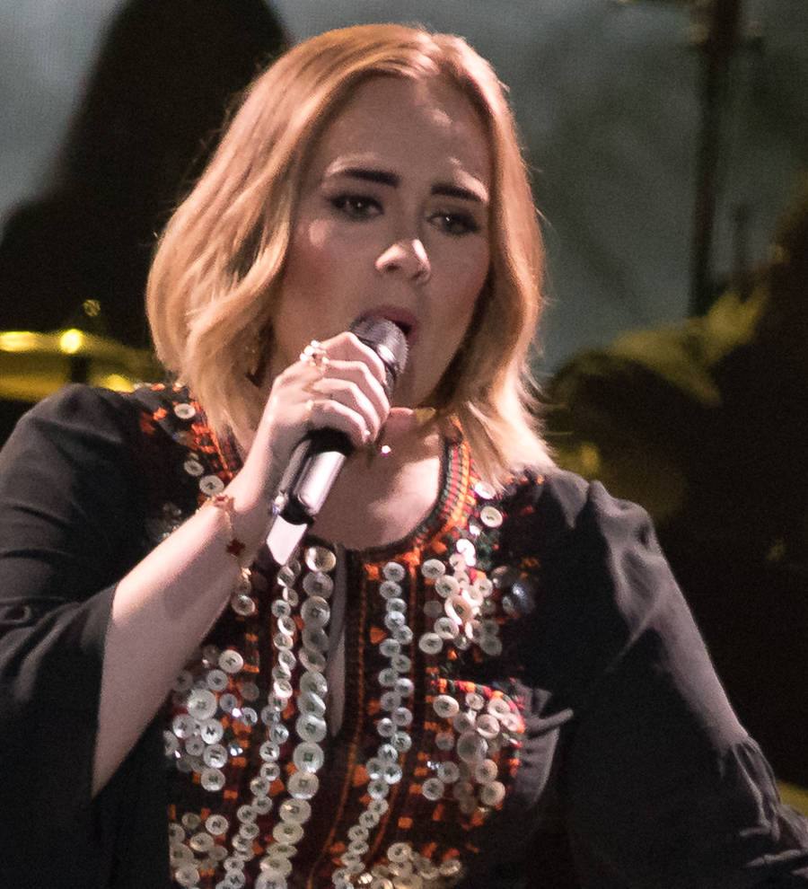 Adele invites impersonator on stage