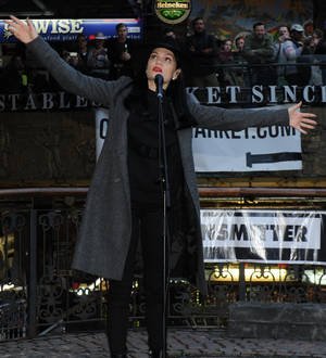 Jessie J surprises fans by busking in London