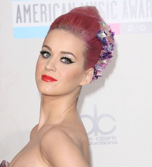 Katy Perry pokes fun at Pippa Middleton on Saturday Night Live