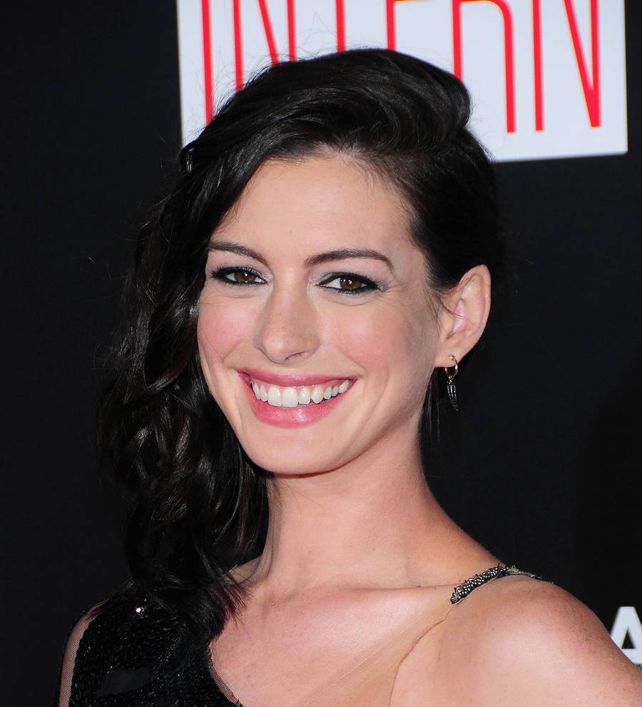 Anne Hathaway convinced Emily Blunt will win Mary Poppins role