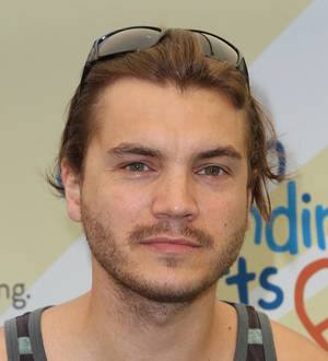 Emile Hirsch checks into rehab