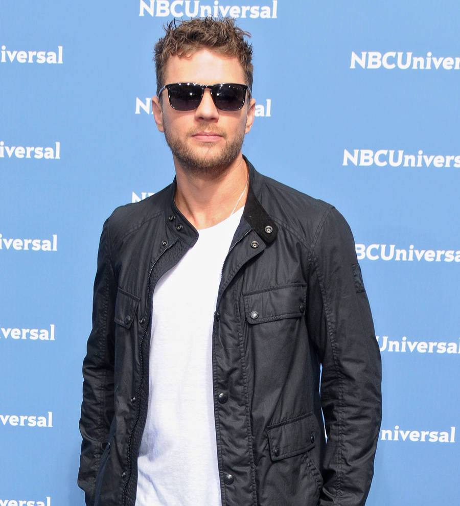 Ryan Phillippe reassures fans after sparking concern with hospital picture