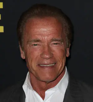 Arnold Schwarzenegger flouts smoking ban