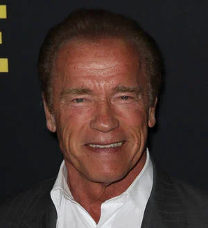 Arnold Schwarzenegger flouts smoking ban