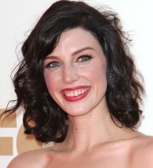 Jessica Pare joins Jesus + Mary Chain onstage