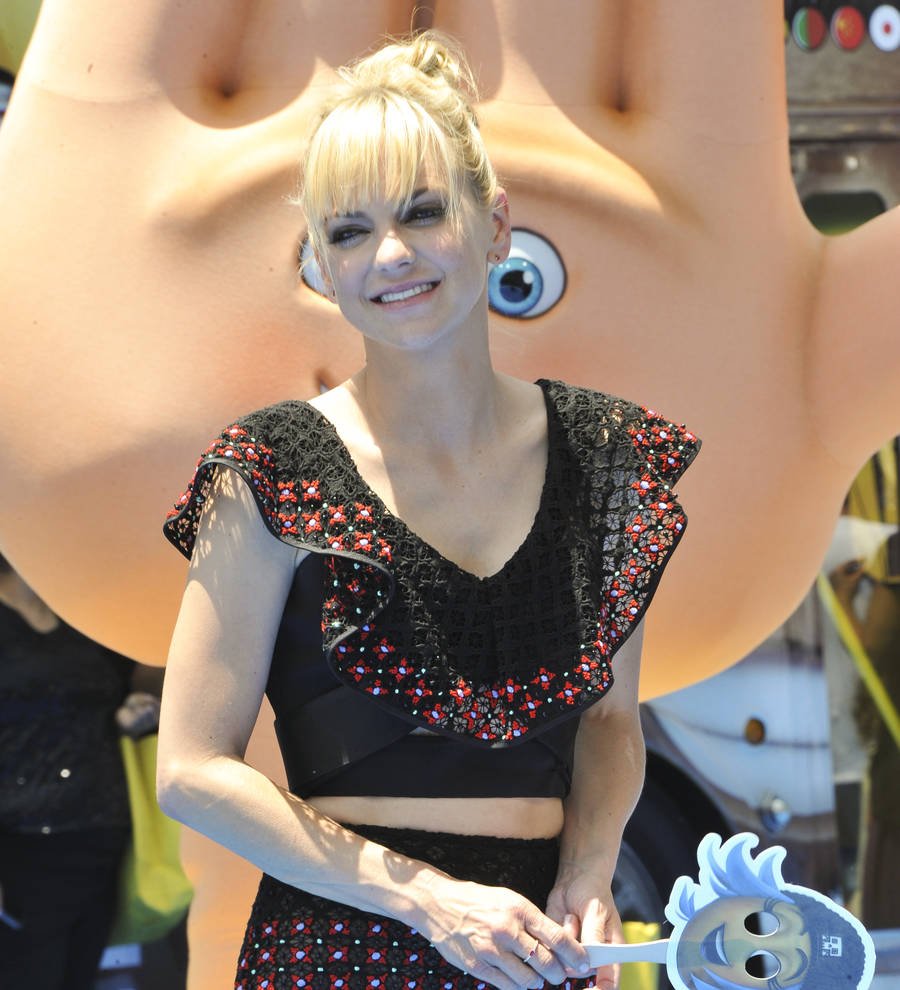 Anna Faris thankful mom won't be reading memoir