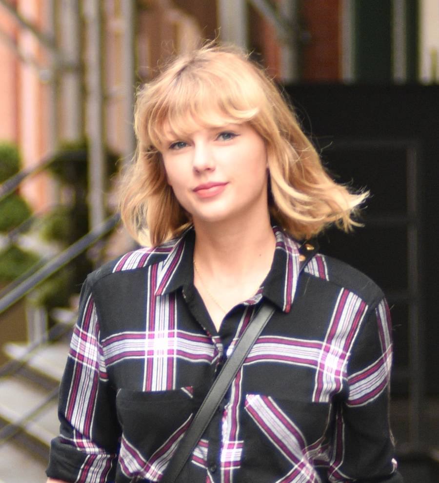Taylor Swift holds secret listening party for new album