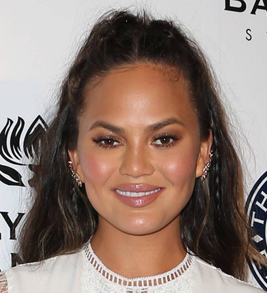 Chrissy Teigen 'dumps' husband John Legend for Washington, D.C. women's march