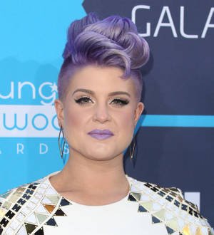 Kelly Osbourne teases fans with book project