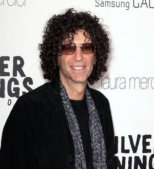 Howard Stern backs Kelly Clarkson in Clive Davis feud