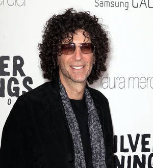 Howard Stern backs Kelly Clarkson in Clive Davis feud