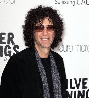 Howard Stern backs Kelly Clarkson in Clive Davis feud