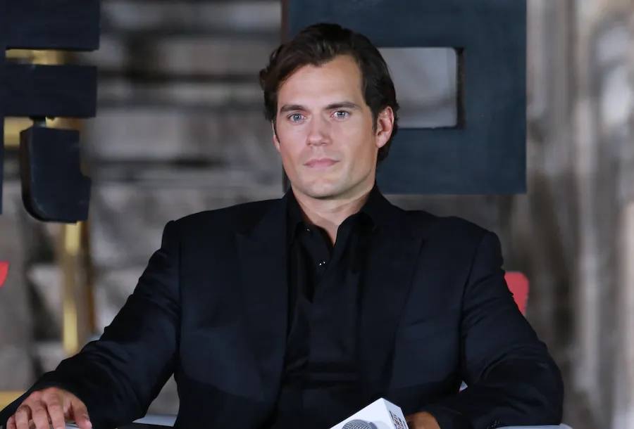 Henry Cavill to Head the Cast of Netflix's "The Witcher" Series!