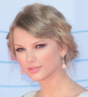Taylor Swift the victim of latest Facebook contest prank
