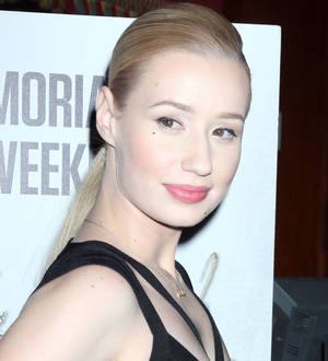 Iggy Azalea faces technical troubles at Jennifer Lopez gig