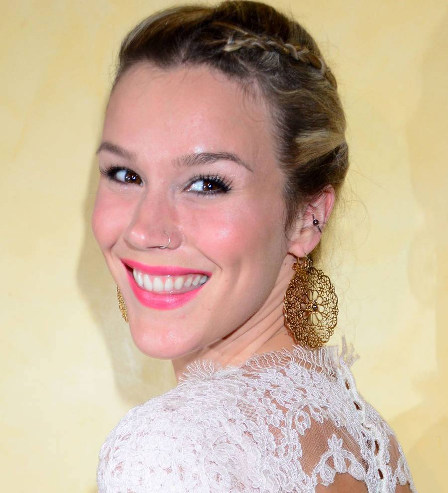 Joss Stone cancels gigs to care for sick dog