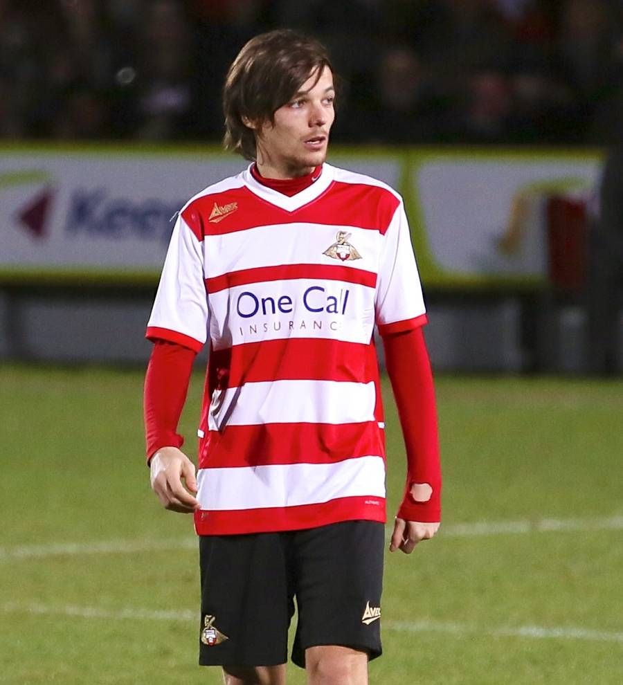 Louis Tomlinson wins soccer shirt design competition