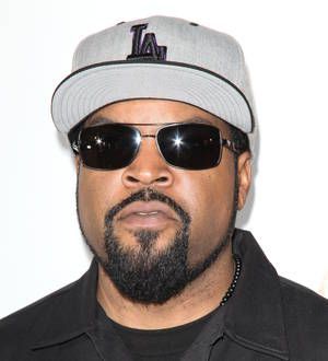 Ice Cube has a good day as he hits the skies above Los Angeles