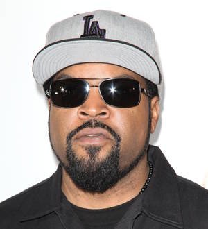 Ice Cube has a good day as he hits the skies above Los Angeles