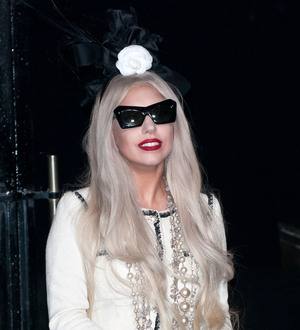 Lady Gaga welcomes fan home phone calls