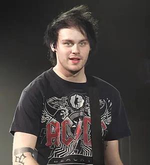 5 Seconds of Summer to continue with tour plans after stage fire