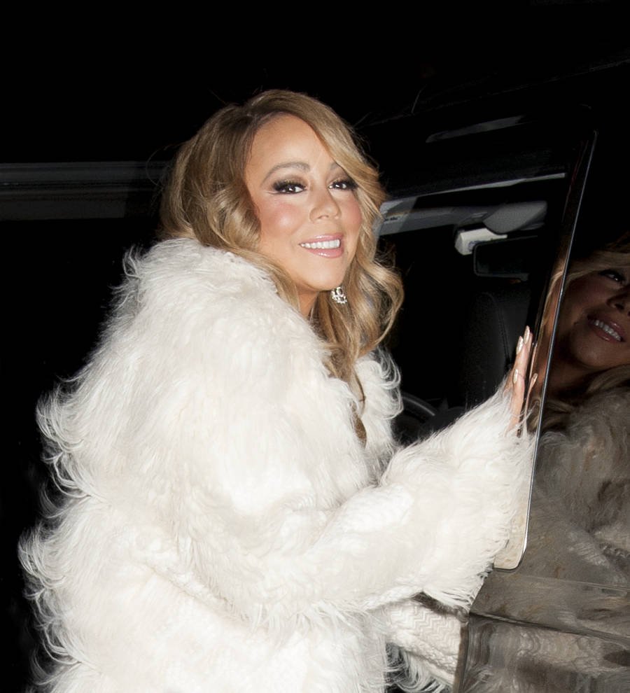 Mariah Carey sparks engagement rumours