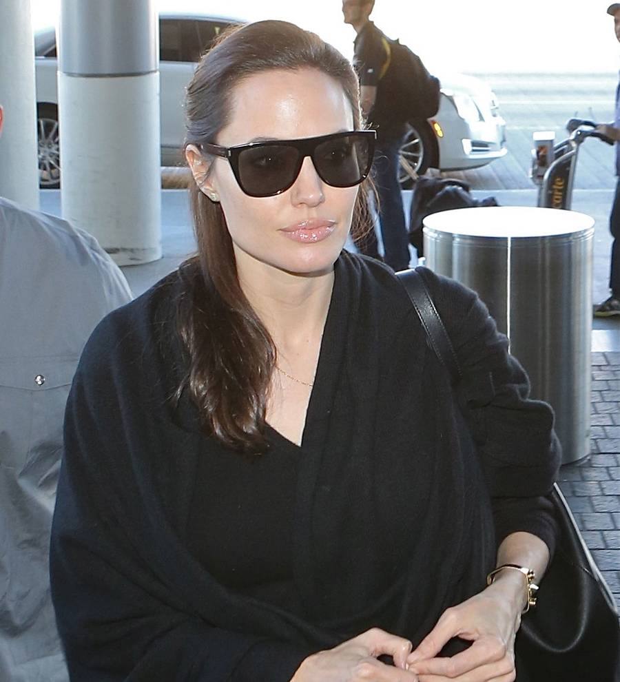 Angelina Jolie receives support from Cambodian premier for new film