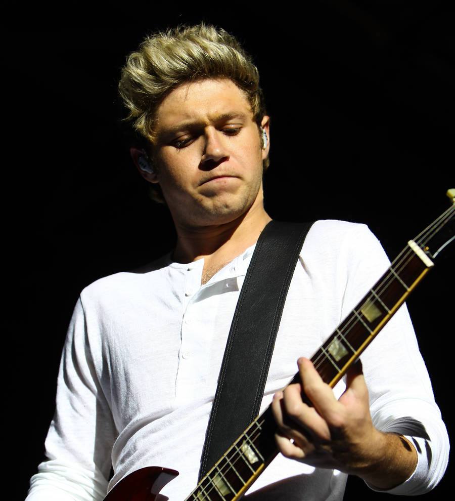 Niall Horan covers Taylor Swift on eve of 22nd birthday