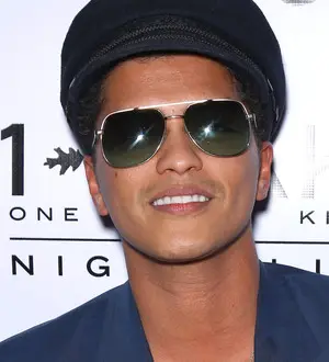 Bruno Mars and Nick Jonas perform for New York diners