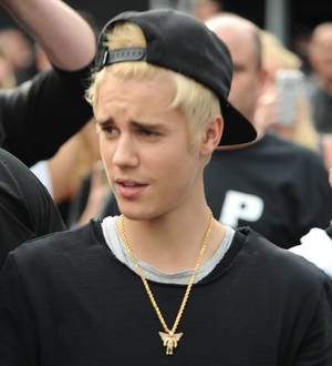 Justin Bieber threatens legal action over 'unairbrushed' pictures
