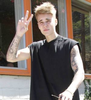 Justin Bieber annoyed with paparazzi after car accident