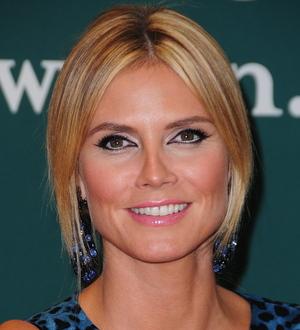 Heidi Klum volunteers for food charity