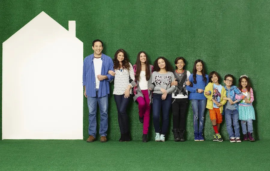 Chatting with: The Kids of Disney's "Stuck In The Middle"!