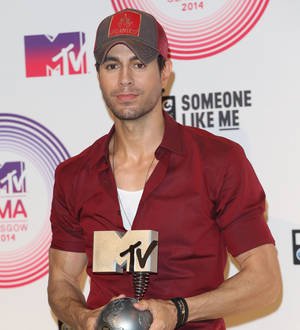 Enrique Iglesias is a triple winner at Latin Grammys