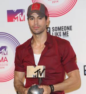 Enrique Iglesias is a triple winner at Latin Grammys
