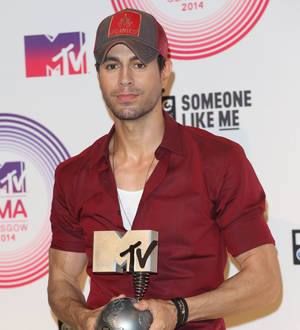 Enrique Iglesias is a triple winner at Latin Grammys