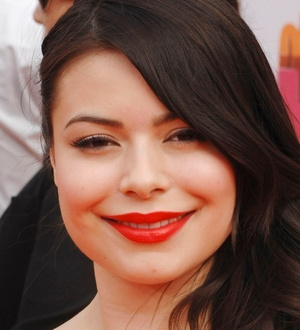 Miranda Cosgrove undergoes surgery for bus crash injuries