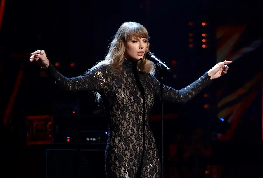 4 Book Recs For Your Favorite Taylor Swift Songs!